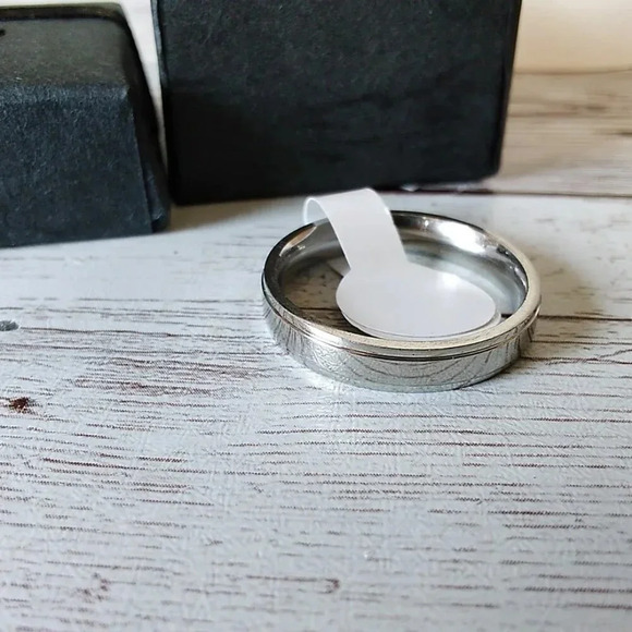 Jewelry - Unisex Beveled Stainless Steel Ring - Size 9.25